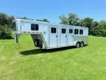 2006 Featherlite Weekender with Mid tack